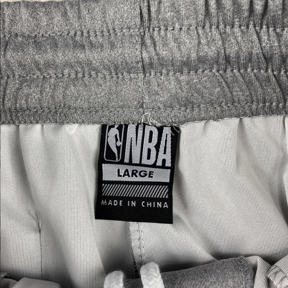 NWT NBA Men's Gray Shorts Size Large - Picture 3 of 7